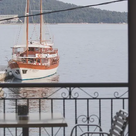 Glaros Blue 酒店 新马尔马拉斯