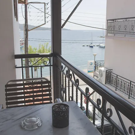 Glaros Blue 酒店 *