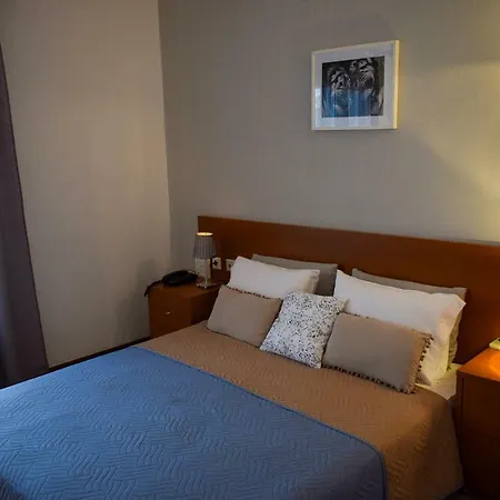 Glaros Blue 酒店 *