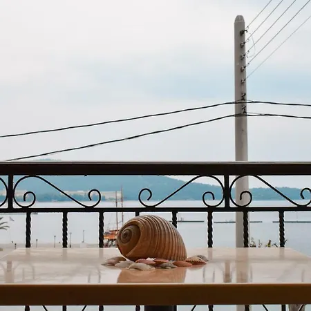 Glaros Blue 酒店 新马尔马拉斯