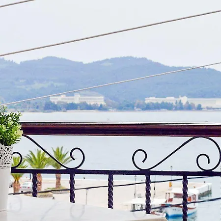 Glaros Blue 호텔 *